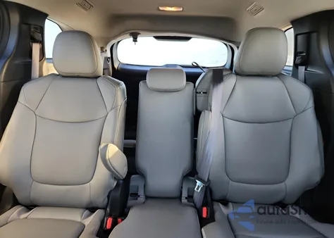 2025 Toyota Sienna Xle z USA, uszkodzony, nr VIN 5TDYRKEC3SS267799